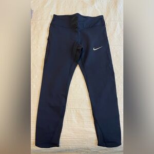 NWOT Nike Dri-fit cropped leggings Size Small
